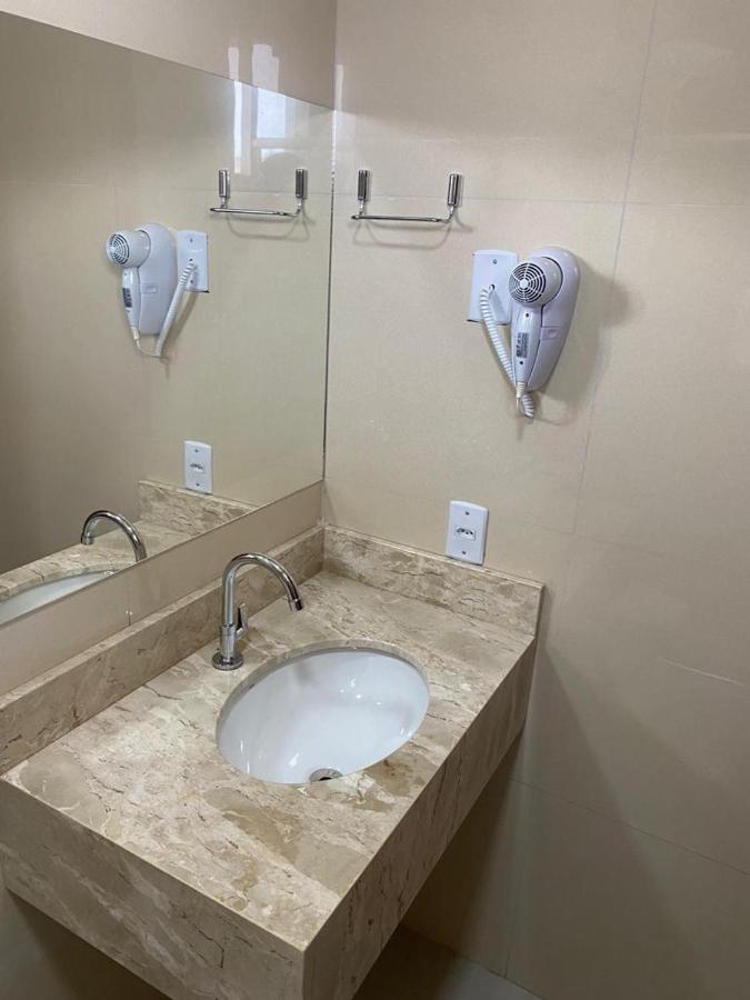 Hotel Plaza Pontes E Lacerda エクステリア 写真